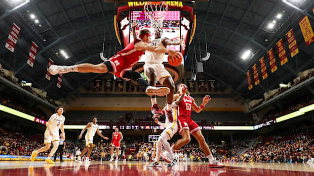Dec 6, 2023; Minneapolis, Minnesota, USA; Nebraska Cornhuskers guard Sam Hoiberg (1) passes while Minnesota Golden Gophers forward Pharrel Payne (21) defends during the first half at Williams Arena.